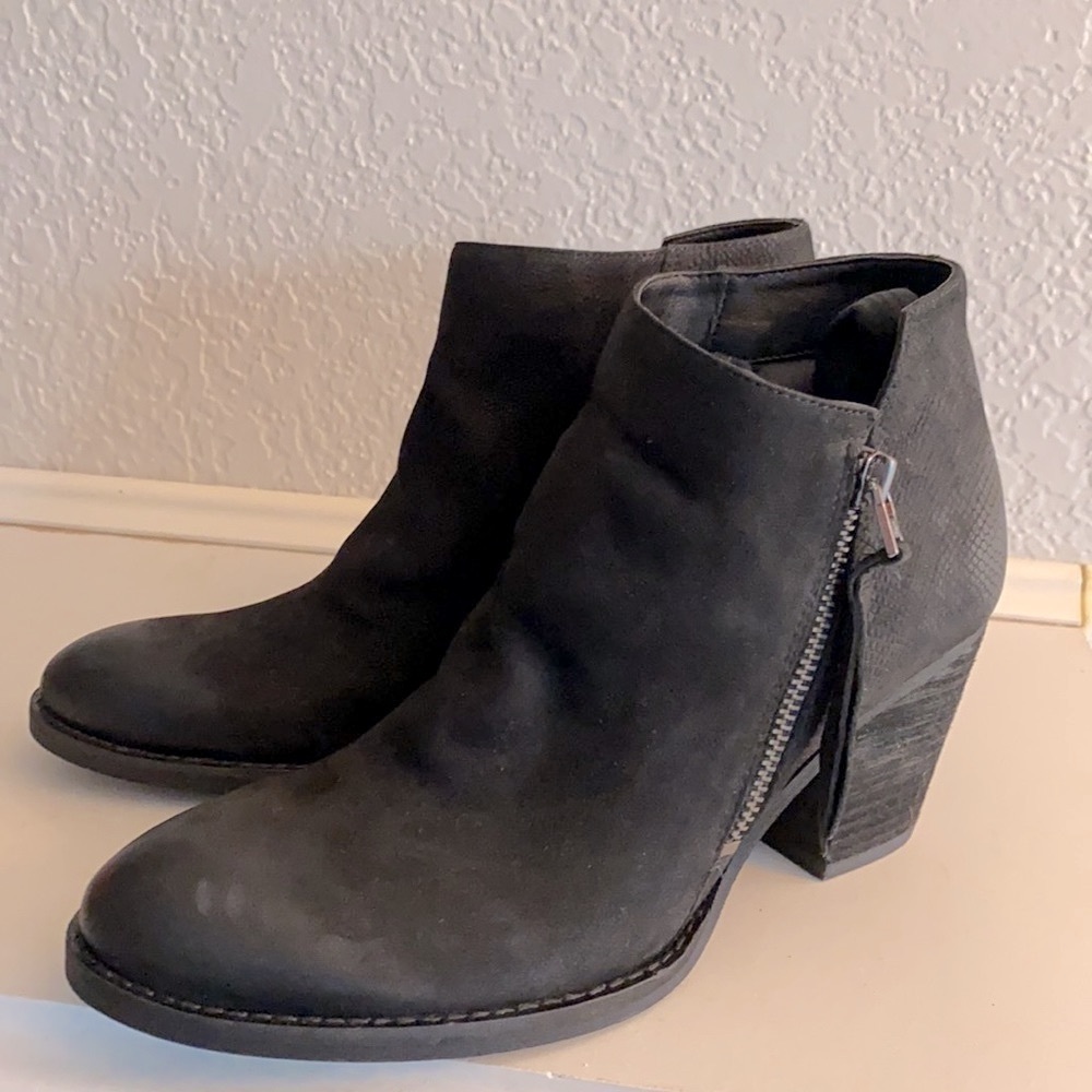 New black ankle booties for fall size 6.5